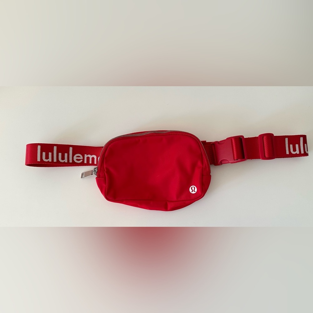 Lululemon Cross-Body Everywhere Educator Belt Bag — Limited Edition/Exclusive